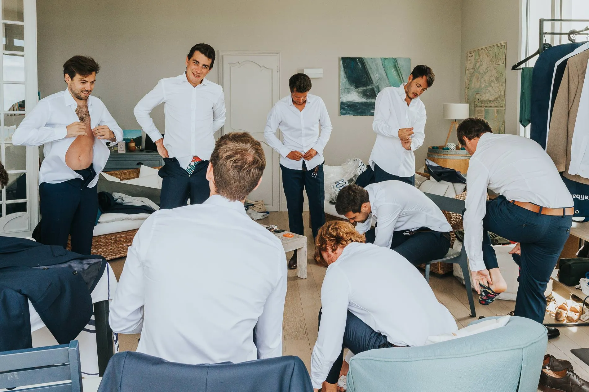 Mariés priant pendant la cérémonie à Bordeaux